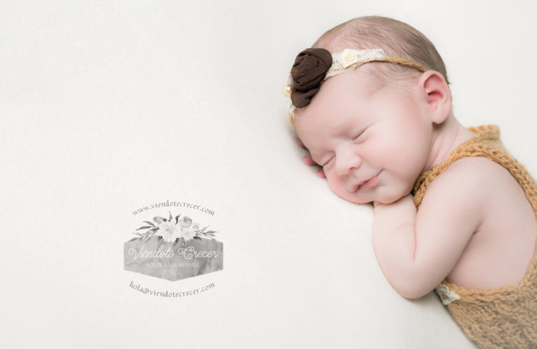 Sesión de recién nacido a Carme de Laxe por Viéndote Crecer Fotografía Infantil