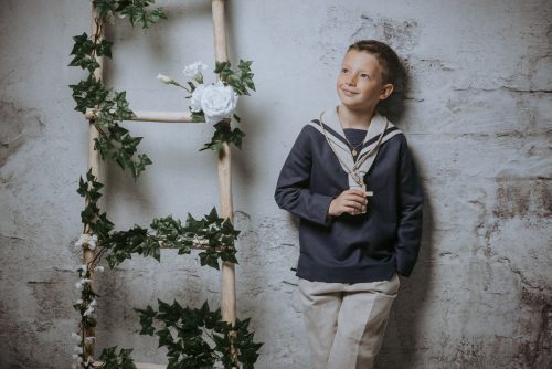 La bonita sesión de fotos de comunión de Iván de Muxía por Viéndote Crecer Fotografía Infantil en la Costa da Morte