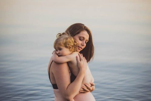 Las fotos de embarazo en la playa de Mariana por Viéndote Crecer Fotografía Infantil en Galicia