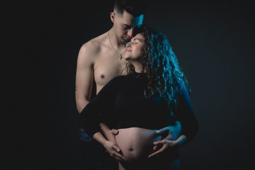 Las fotos de maternidad en estudio de Seila de Camariñas por Viéndote Crecer Fotografía Infantil en Galicia