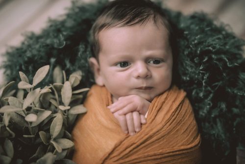 Las bonitas fotos de recién nacido de Martiño de Camelle por Viéndote Crecer Fotografía Infantil en Galicia