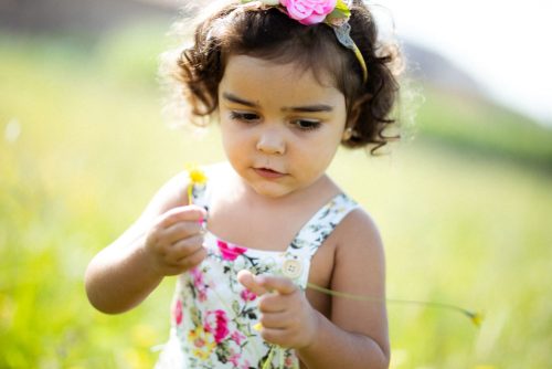 Las fotos de la sesión de fotos despues de un paseo por el campo de Tiago y Emilia por Viéndote Crecer Fotografía Infantil