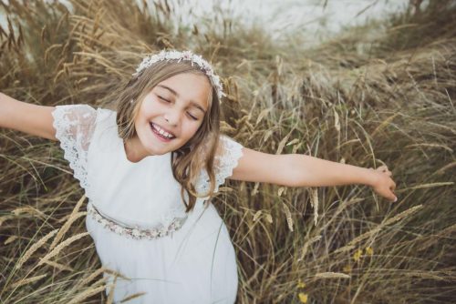 Las preciosas fotos de comunión en Muxía de Sara por Viéndote Crecer Fotografía Infantil en Galicia