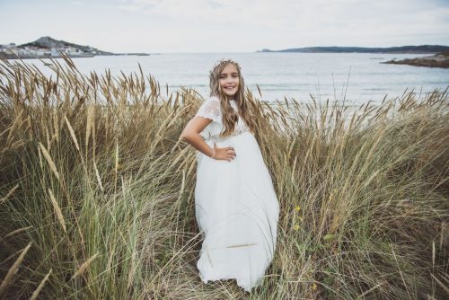 Las preciosas fotos de comunión en Muxía de Sara por Viéndote Crecer Fotografía Infantil en Galicia