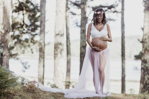 La sesión de embarazo en la playa de Iris por Viéndote Crecer Fotografía Infantil en Galicia